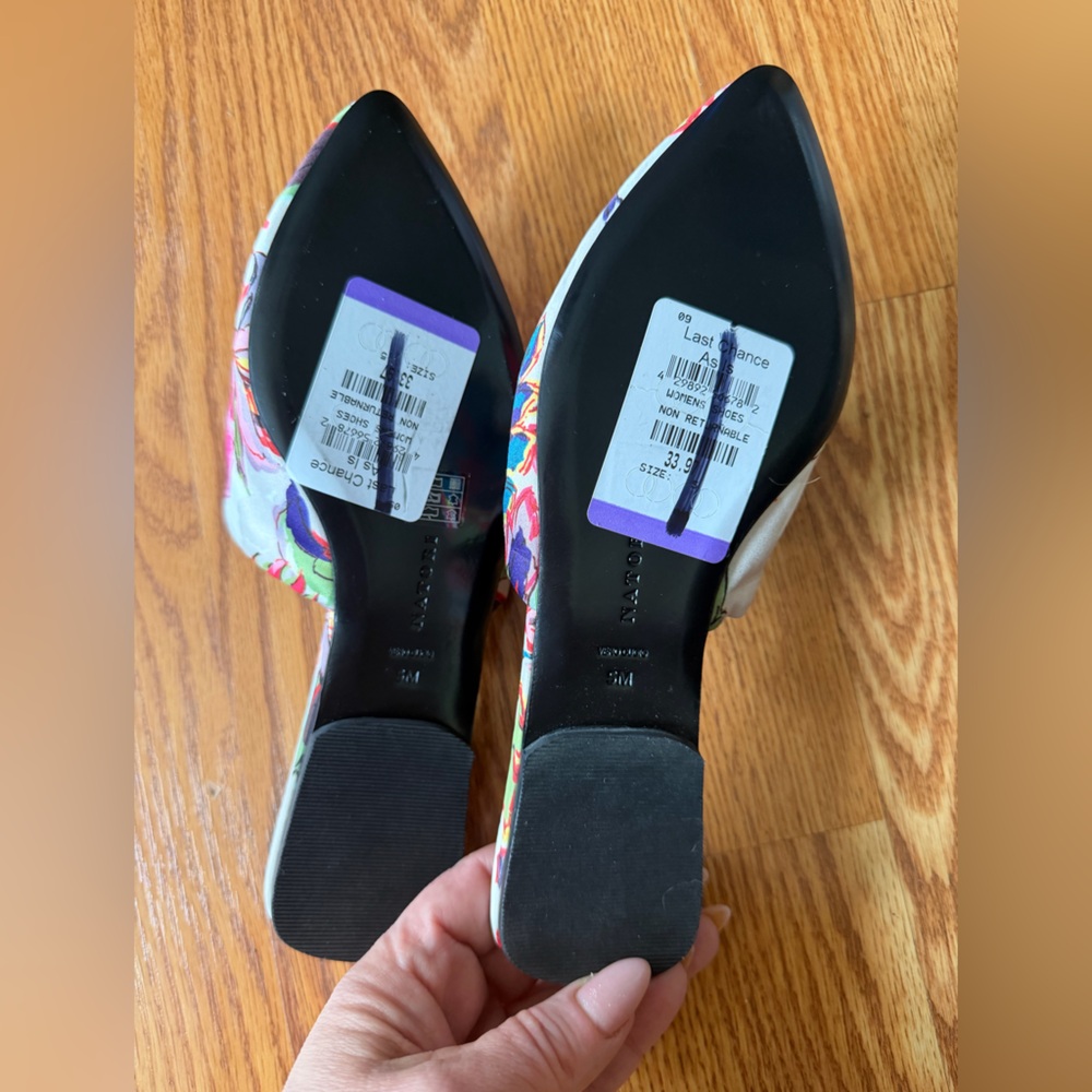$165 Natori Adore Floral Mule - Picture 4 of 6